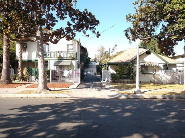 75-87 Virginia Ave por BT Shepherd LLC - 85 Virginia Ave