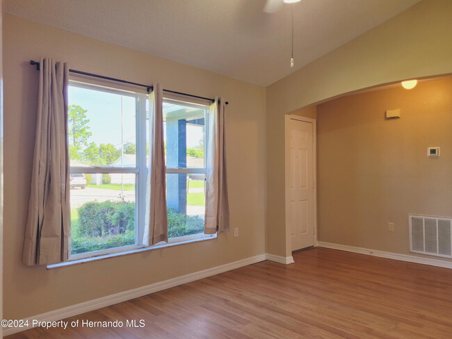 Building Photo - 6082 Parnell Ave