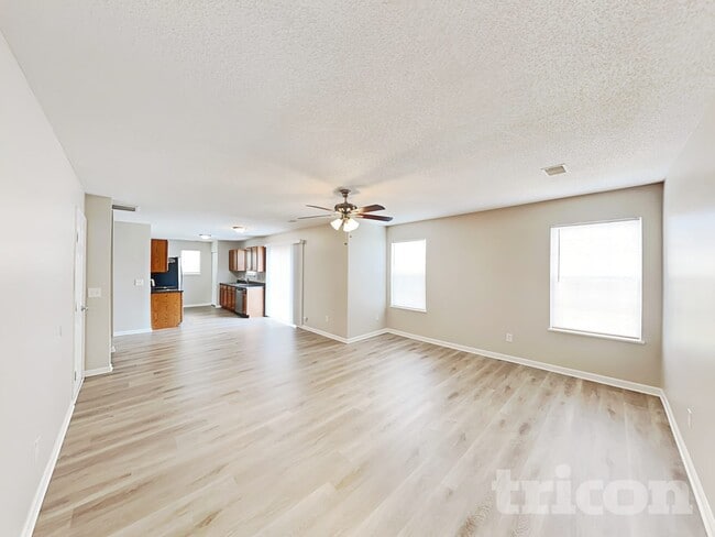 Building Photo - 204 Fox Grove Cir