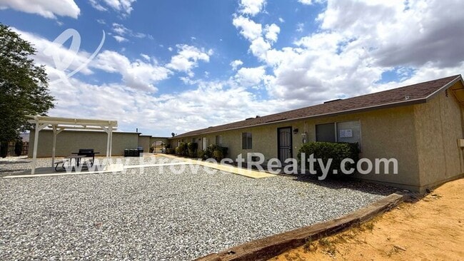 Foto del edificio - 13136 Navajo Rd