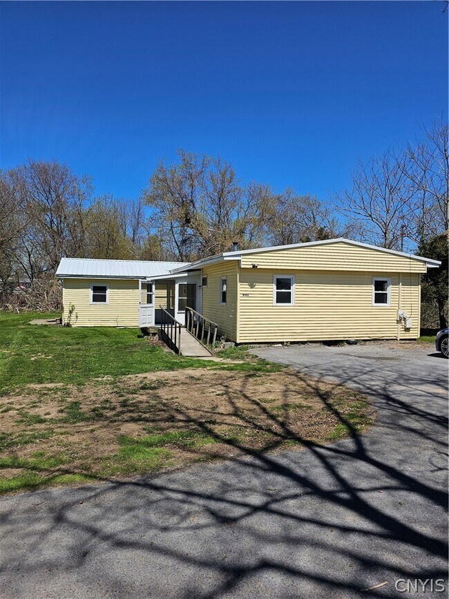 Foto del edificio - 9193 US-11