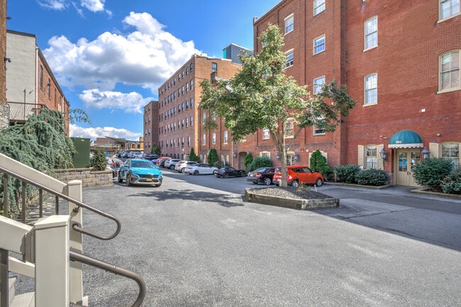 Building Photo - 247 N Shippen St