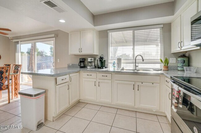Foto del edificio - 9819 N 67th Dr