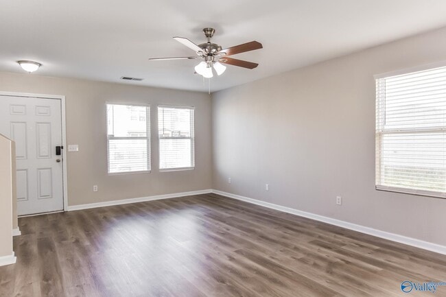 Building Photo - 138 Whitestone Dr NE