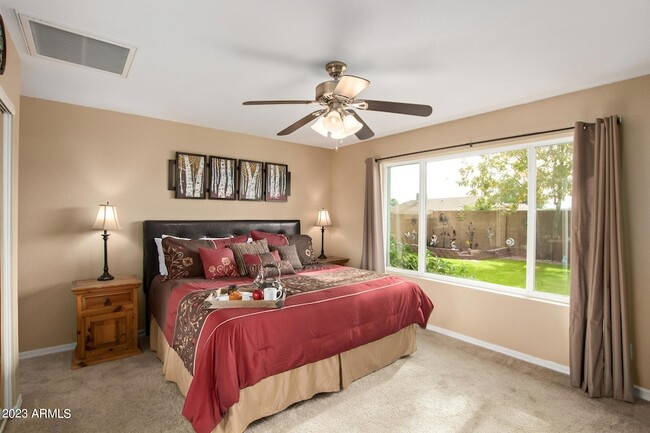 Building Photo - 5809 E Gelding Dr