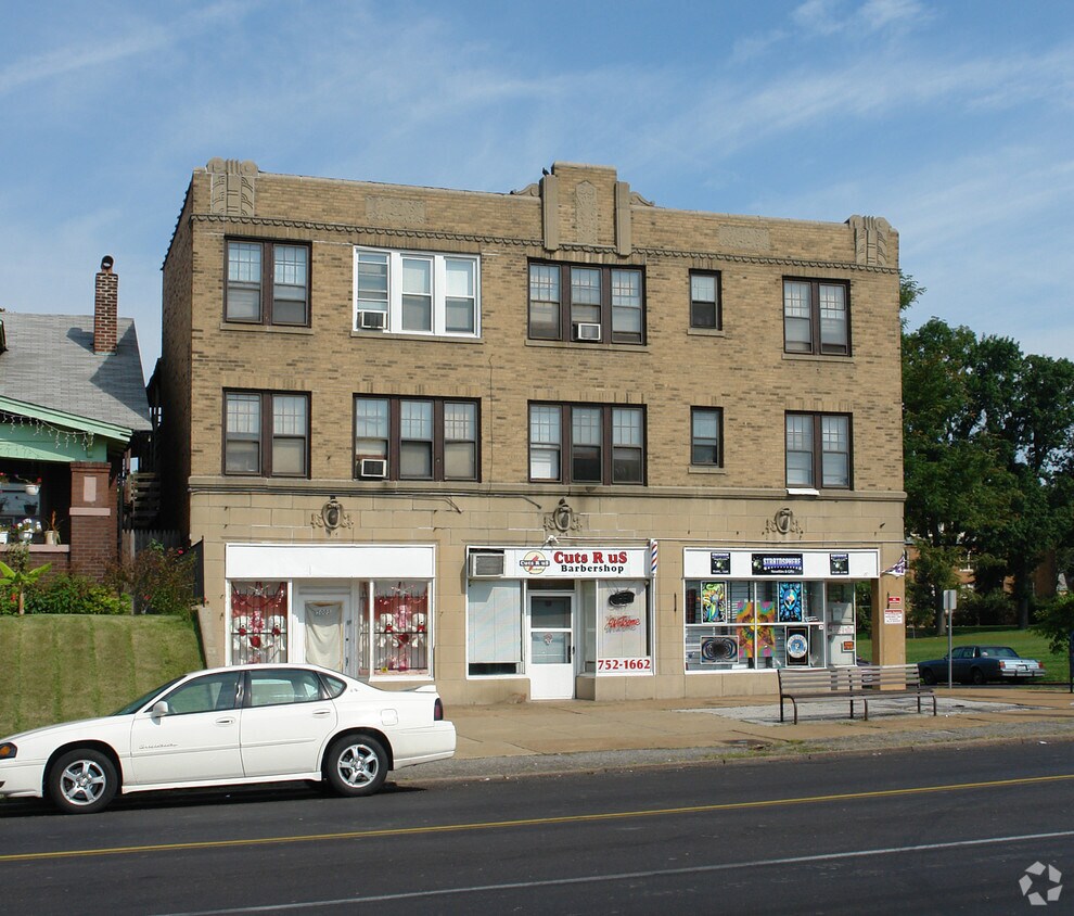 5001-5005 S Grand Blvd - 1 Rock Creek Mnr