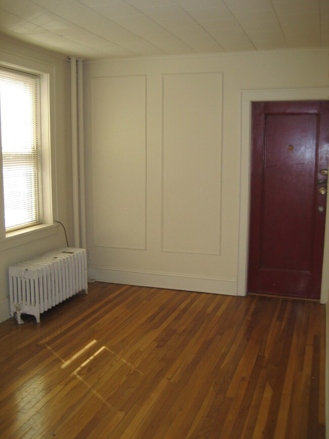 Building Photo - 71 Chestnut St