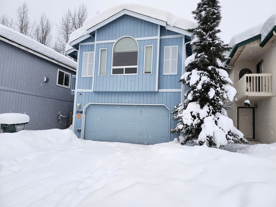 Primary Photo - 3 Bed 2 Bath house near JBER/UMED