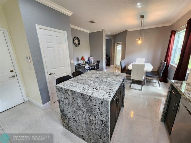 Foto del edificio - 956 NW 126th Terrace