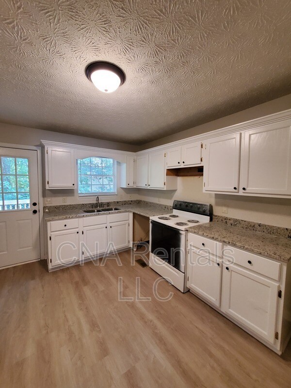 Building Photo - 215 Green Acre Ln