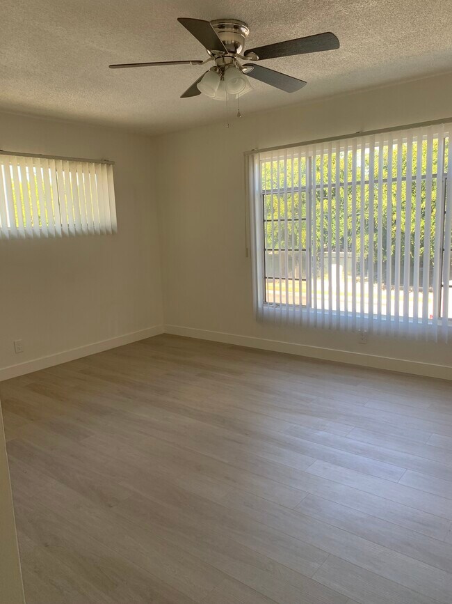 Building Photo - 1241 Bundy S Dr