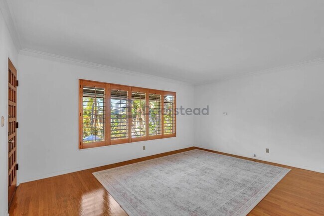 Building Photo - 1615 N Laurel Ave