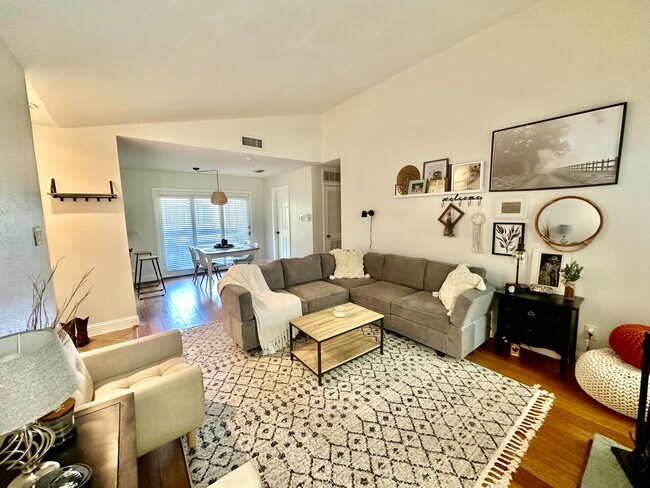 Foto del edificio - 1108 Quail Valley Ln
