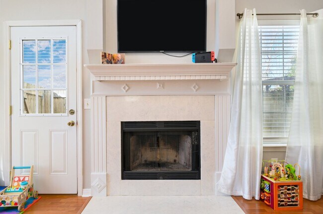 Foto del edificio - 1221 Charleston Cir