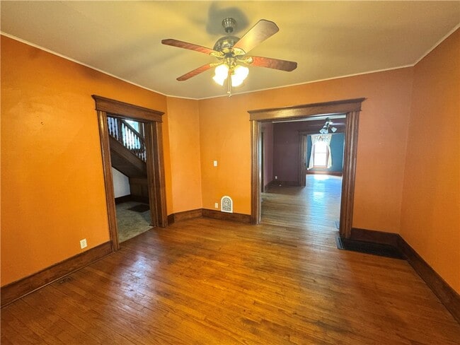 Foto del edificio - 352 E 2nd St