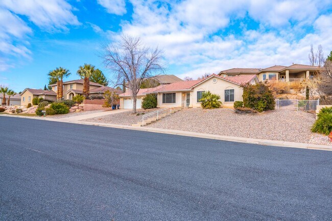 Building Photo - Lovely 3 Bedroom Home with New Appliances