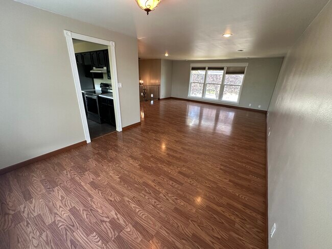 Building Photo - Orem - Single Family (Double kitchen)