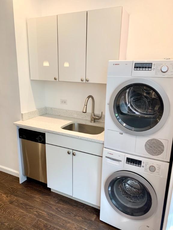Building Photo - 2 bedroom in NEW YORK NY 10128