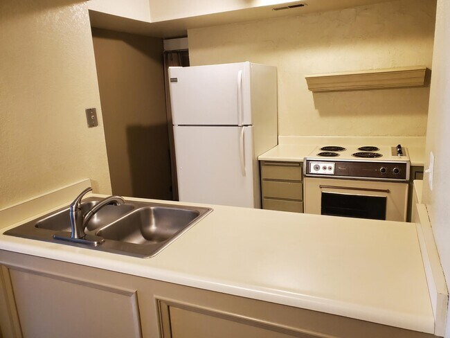 Building Photo - 207 S 600 E