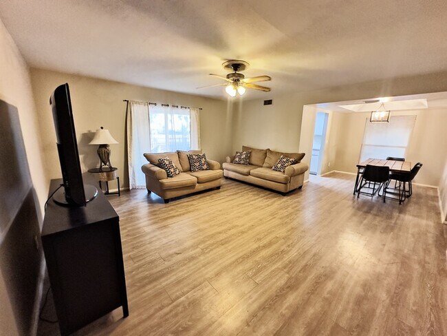 Building Photo - 2 Bedrooms-2 Baths With 2 Car Garage Partially Furnished or Unfurnished For Lease
