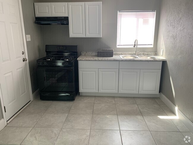 Building Photo - 4411 Cardinal Dr