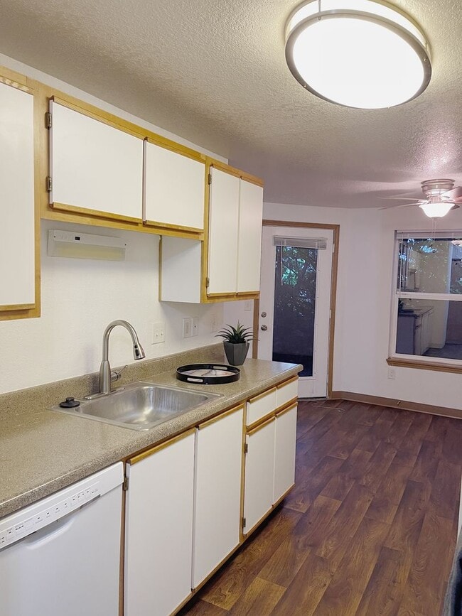 Photo - Lovely 2 Bedroom Apartment… Waiting for You to Make it Home!