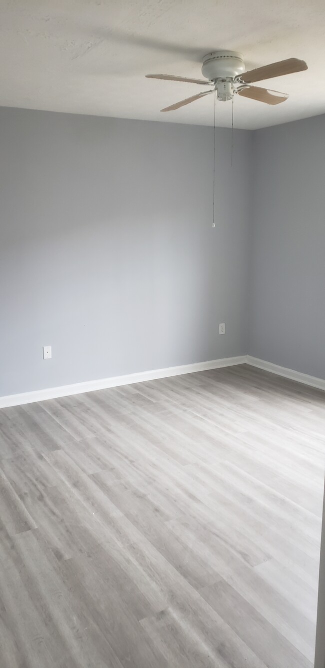 Foto del edificio - 500 Rosehip Ln
