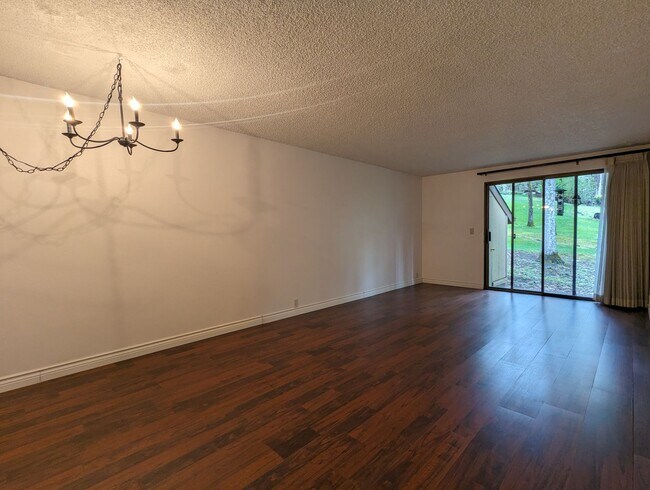 Foto del edificio - Great 1-Bedroom, 1-Bath Hunington Heights ...