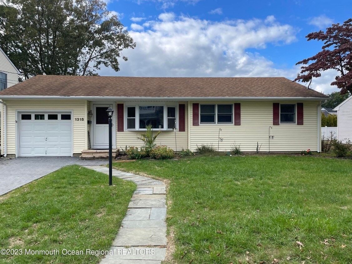 1315 Curtis Ave, Point Pleasant Beach, NJ 08742 House Rental in Point