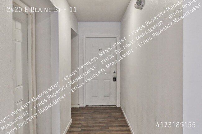 Foto del edificio - 2420 E Blaine St