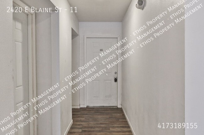 Building Photo - 2420 E Blaine St