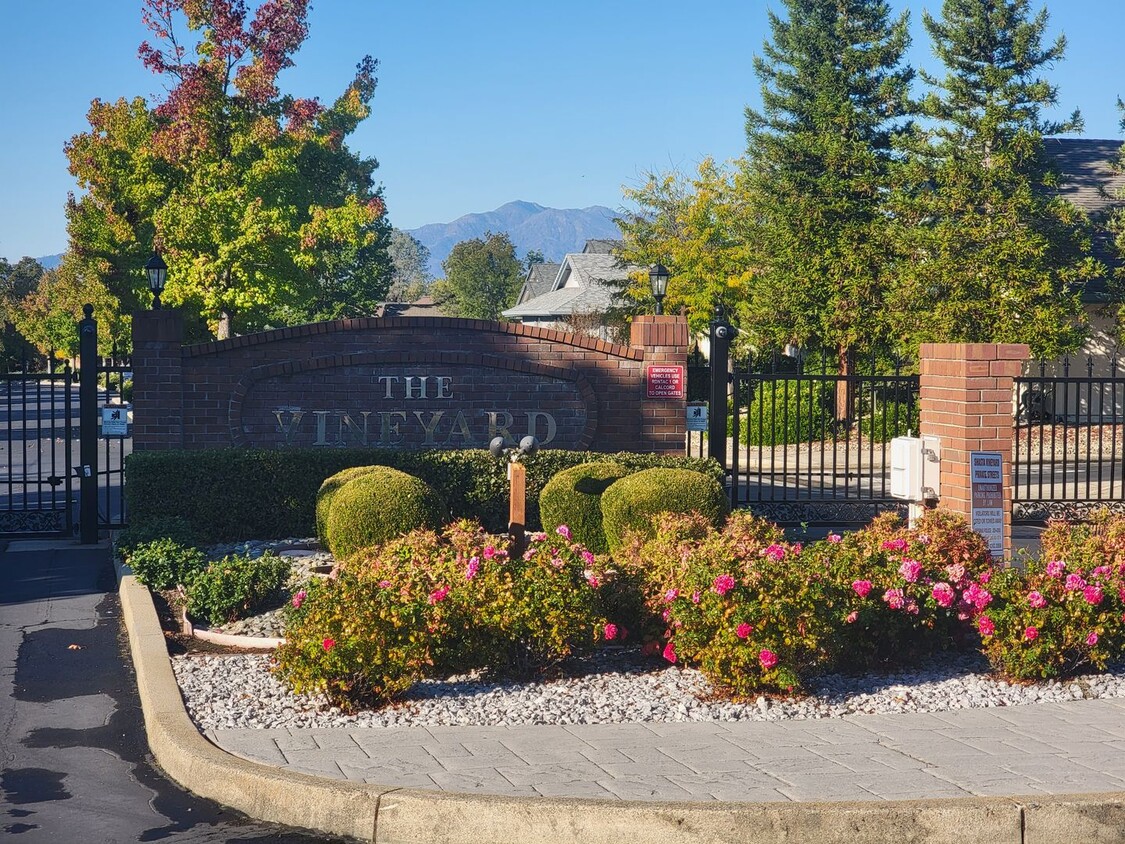 Senior Community in The Vineyards - House Rental in Redding, CA ...