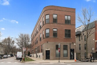 Building Photo - 2701 W Augusta Blvd