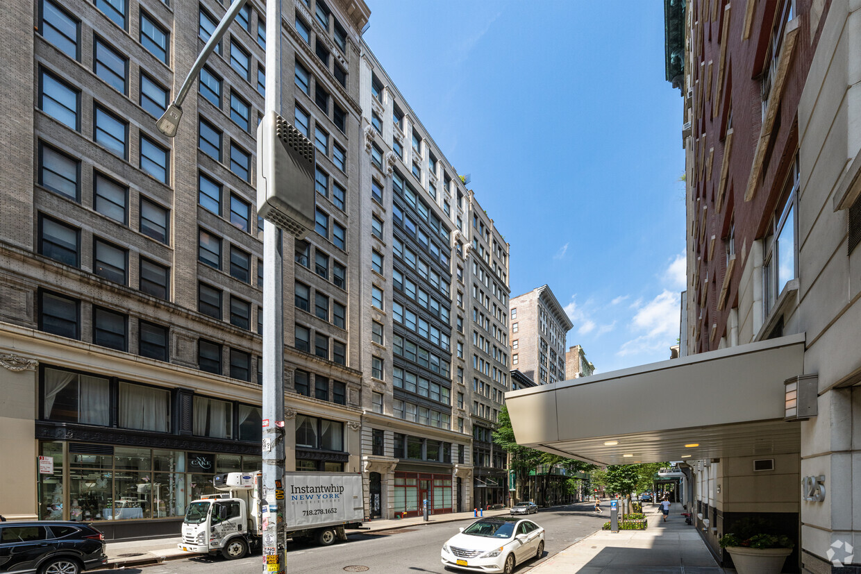 Primary Photo - Chelsea Flats
