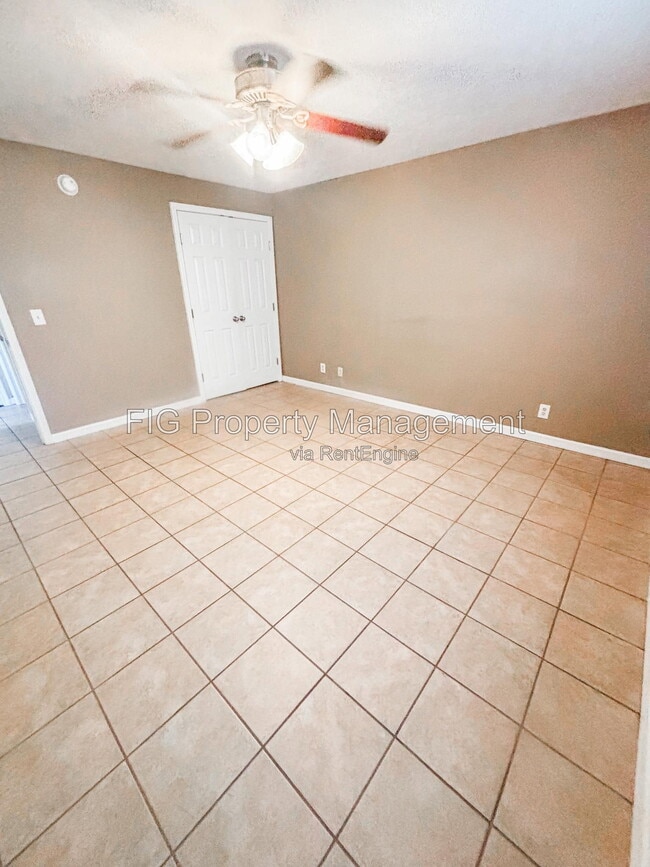 Building Photo - 924 Chadwick Dr