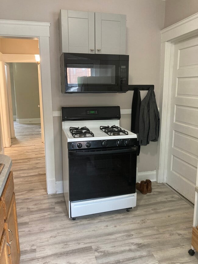 Building Photo - 1273 Fry Ave