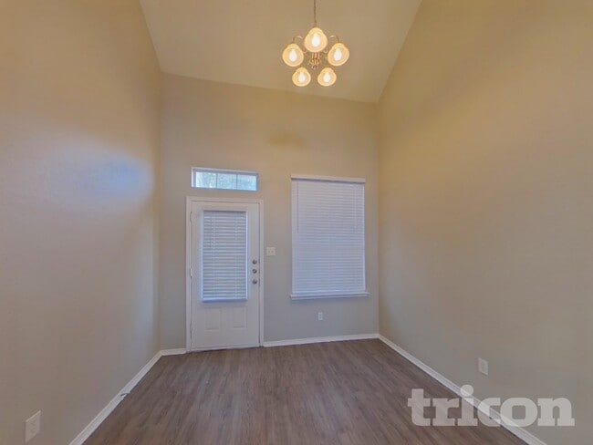 Foto del edificio - 1028 Glencrest Dr