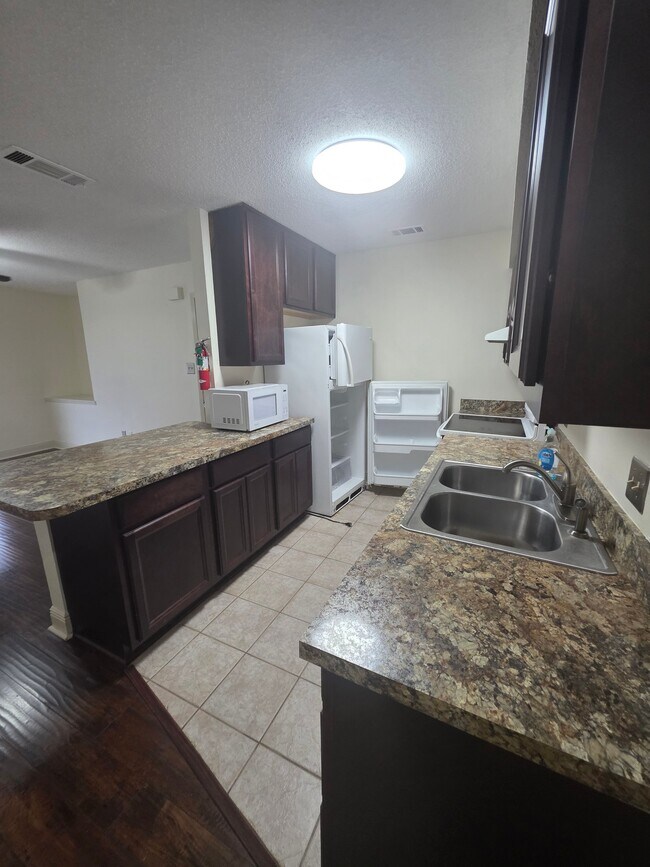Building Photo - 4780 Pontchartrain Dr