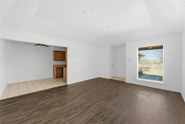 Building Photo - 6833 S Creek Dr
