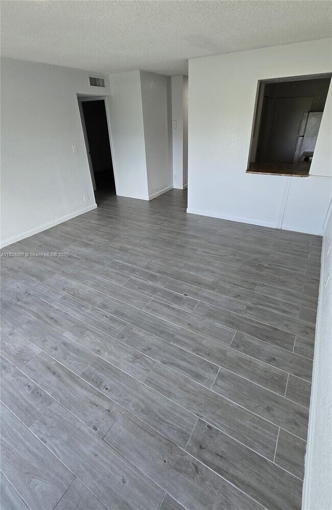 Foto del edificio - 11120 SW 196th St