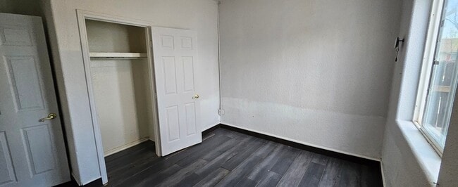 Building Photo - 433 Wall St