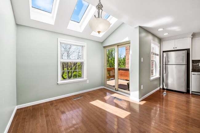 Building Photo - 128 English Run Cir