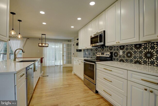 Foto del edificio - 8521 Tysons Ct