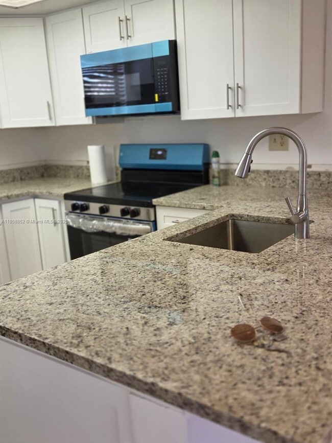Foto del edificio - 10823 NW 7th St
