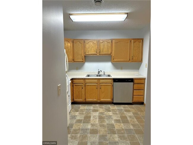 Building Photo - 831 Highview Dr