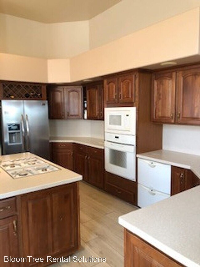 Foto del edificio - 3 br, 2 bath House - 8715 N Valley Oak Drive