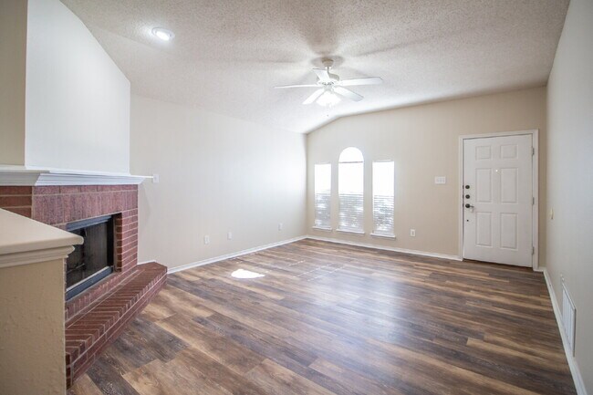 Foto del edificio - "Charming 3-Bed, 2-Bath Home!"