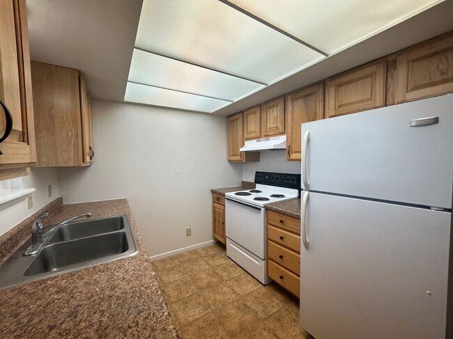 Foto del edificio - 821 S. Main-