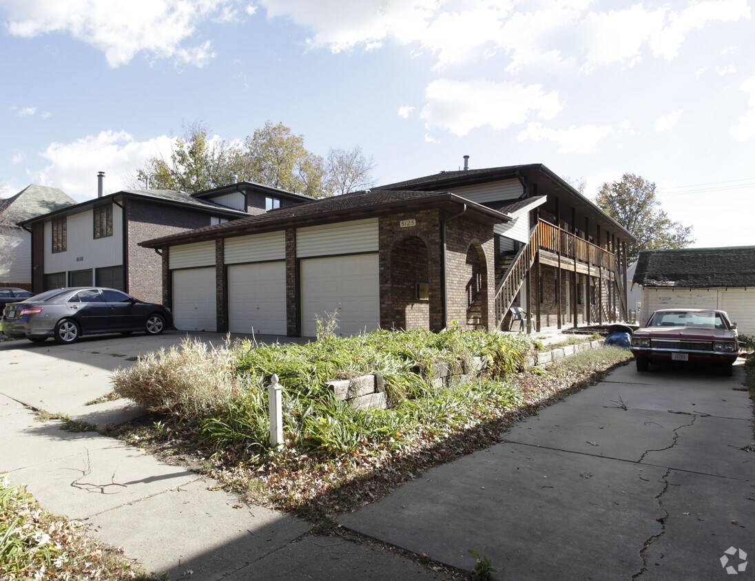 Primary Photo - 5125 Huntington Ave