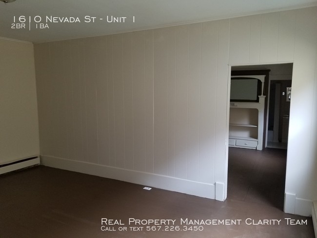 Building Photo - 2 Bed/1 Bath Lower Duplex Unit in East Toledo